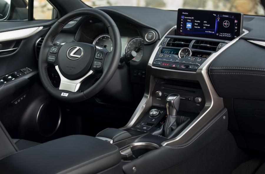 Интерьер Lexus NX300 F-Sport 2017 года  (NA) (фото 34 из 41)